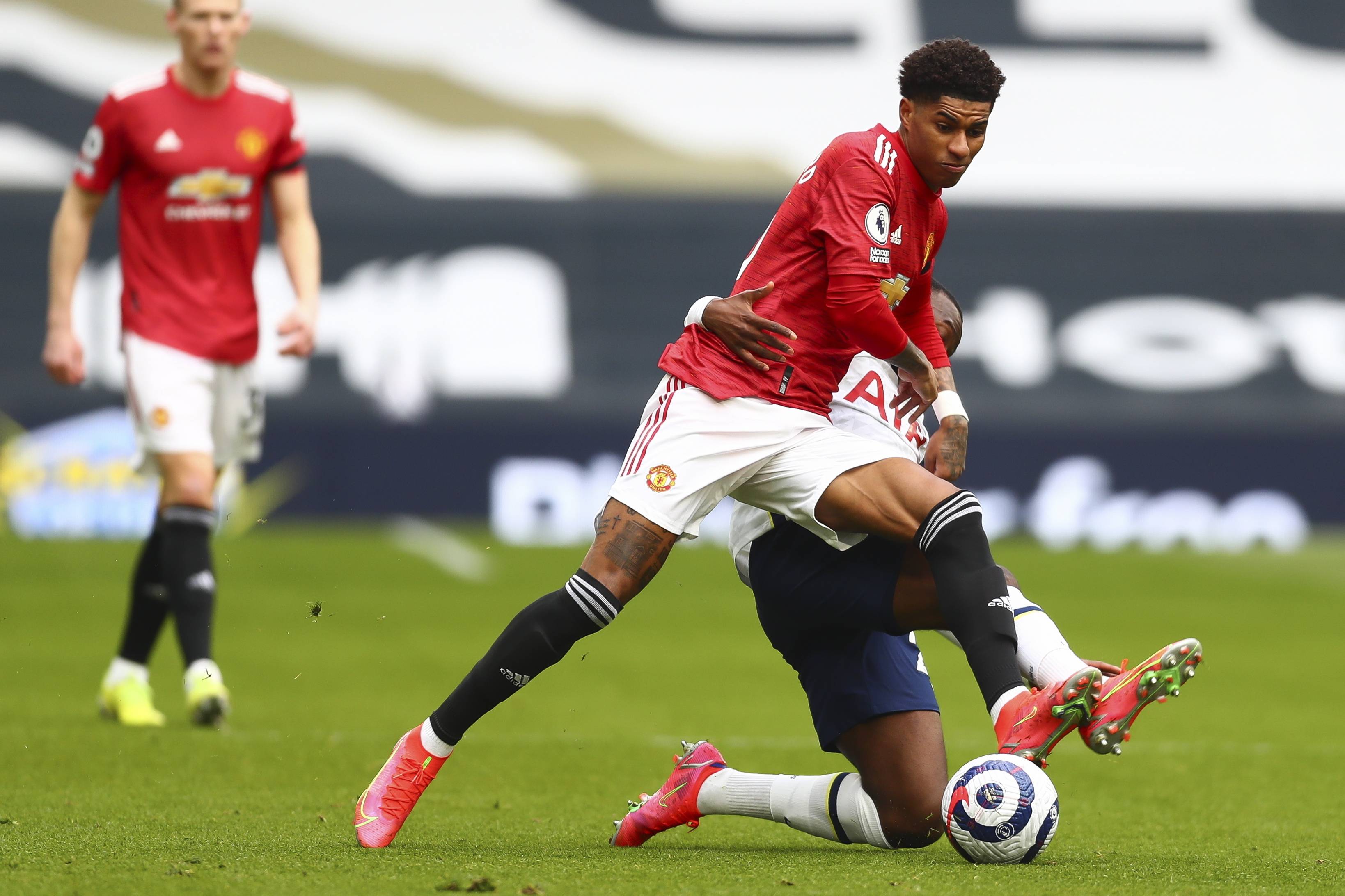 了他出众的 了他出众的